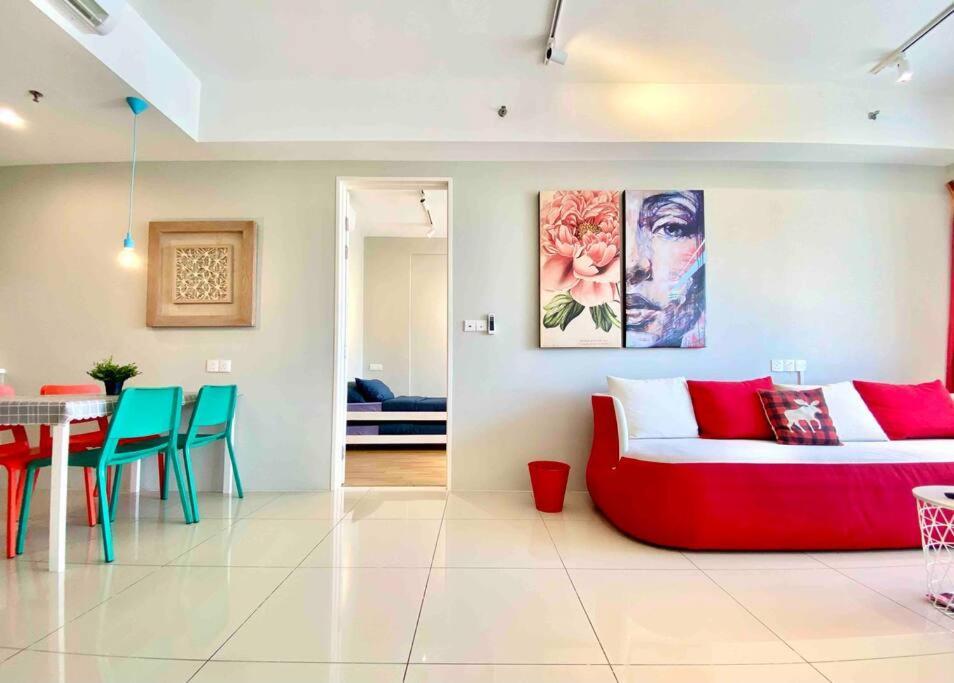 Tropicana 218 Macalister #Wondercolor #Infinity Pool #Georgetown #5Pax #2Br 2Bath #1King 1Queen 1Single #Quality Well Maintained #Private Host Екстер'єр фото