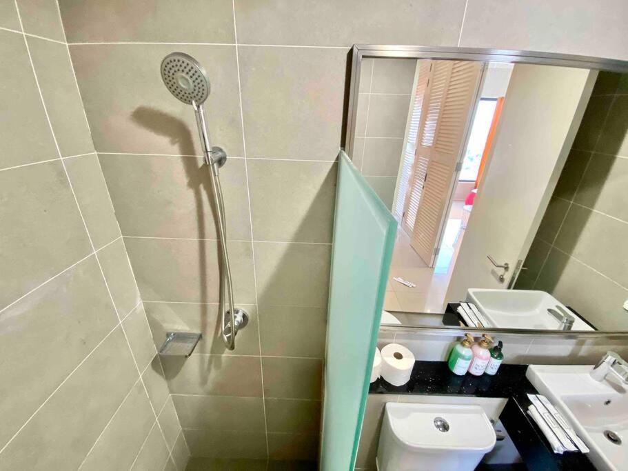 Tropicana 218 Macalister #Wondercolor #Infinity Pool #Georgetown #5Pax #2Br 2Bath #1King 1Queen 1Single #Quality Well Maintained #Private Host Екстер'єр фото