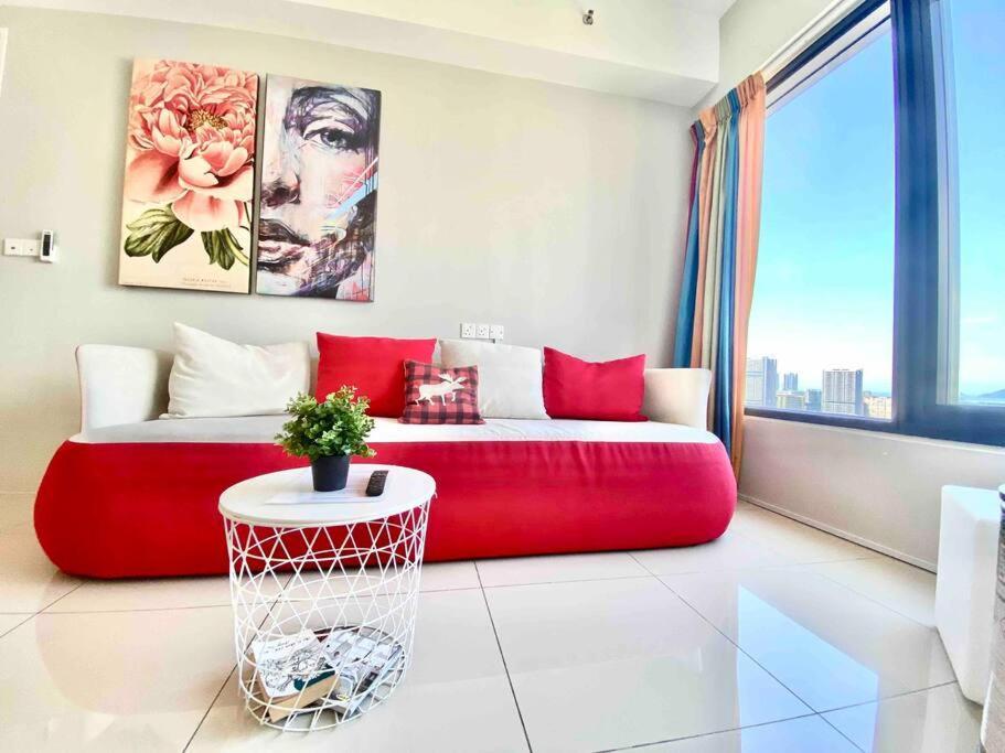 Tropicana 218 Macalister #Wondercolor #Infinity Pool #Georgetown #5Pax #2Br 2Bath #1King 1Queen 1Single #Quality Well Maintained #Private Host Екстер'єр фото