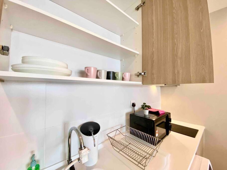 Tropicana 218 Macalister #Wondercolor #Infinity Pool #Georgetown #5Pax #2Br 2Bath #1King 1Queen 1Single #Quality Well Maintained #Private Host Екстер'єр фото